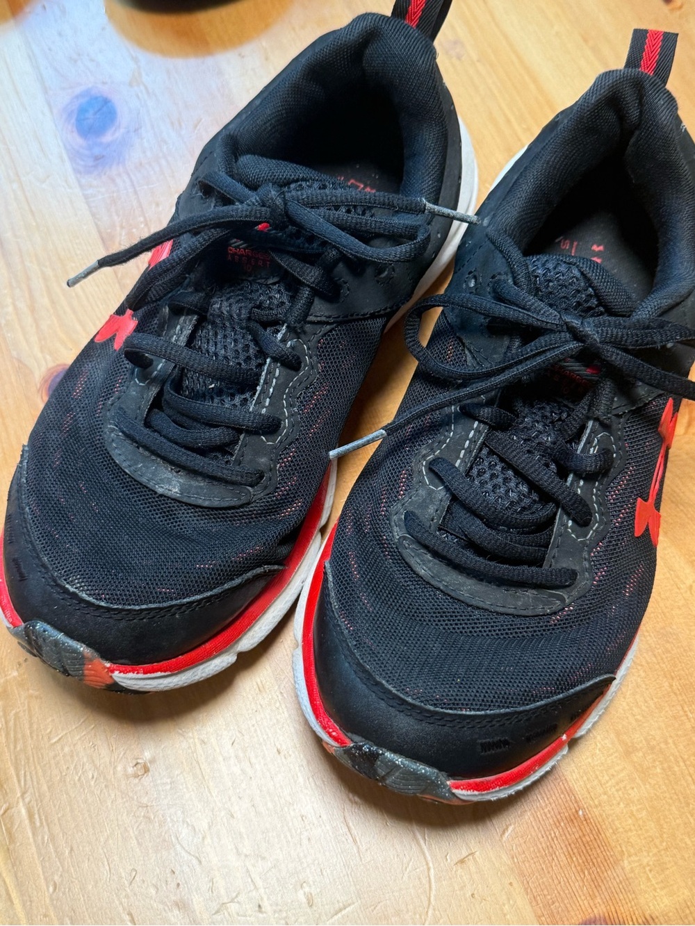 Under Armour - Men's Black and Red Athletic Sneakers